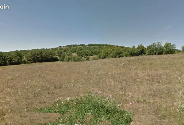 Terrain 710 m² 