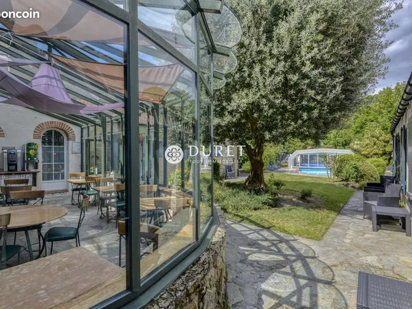 Maison 23 pièces 872 m² 