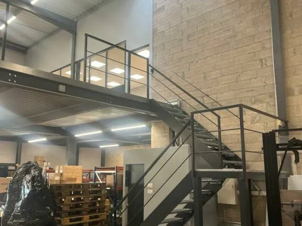 Local d'activité 440 m² 