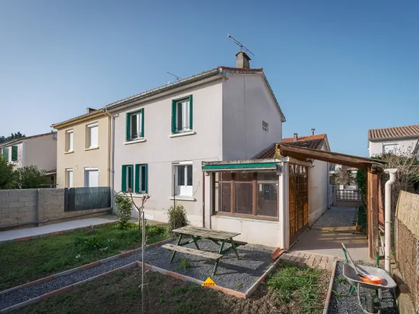 CARCASSONNE - SAINT-HILAIRE A louer maison T4 84.70 m2 avec dépendance de 20m² et jardin 