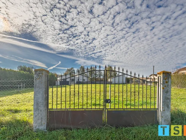 Terrain constructible 1201 m² 
