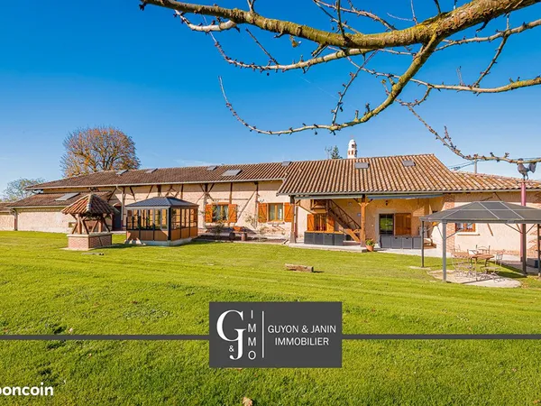 Maison 11 pièces 317 m² 