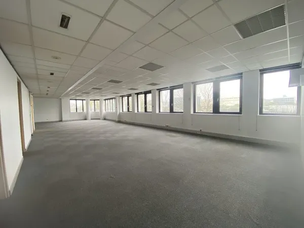 Bureaux - A LOUER - 303 m² non divisibles 