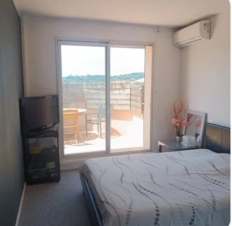 Chambre calme climatisée sur terrasse
