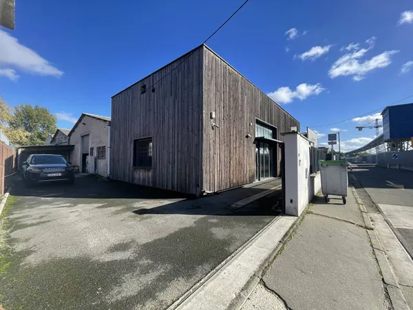 Local d'activité 473 m² 