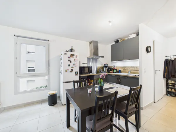 Joli T2 de 41 m2 avec balcon et garage en sous-sol 