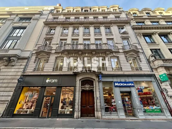 A LOUER - BUREAUX - 208,65 M² - LYON 2 