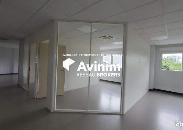 Bureaux 284 m² 