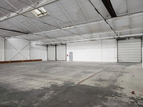 Entrepôt 820 m² 
