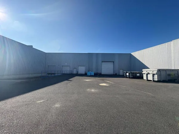 Local d'activité 1163 m² 
