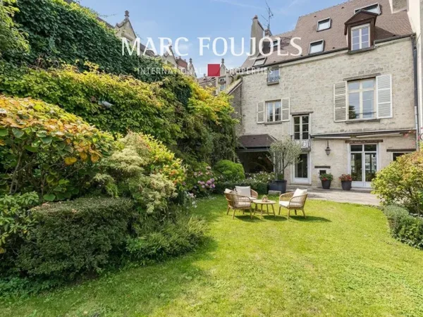 Belle Maison de Ville Idéalement Située à Senlis 