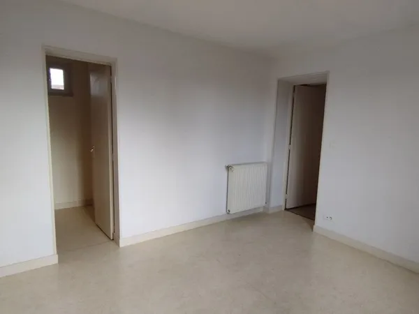 Appartement communal à Louer à Faverolles 