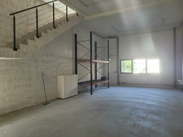 Entrepôt 181 m² 