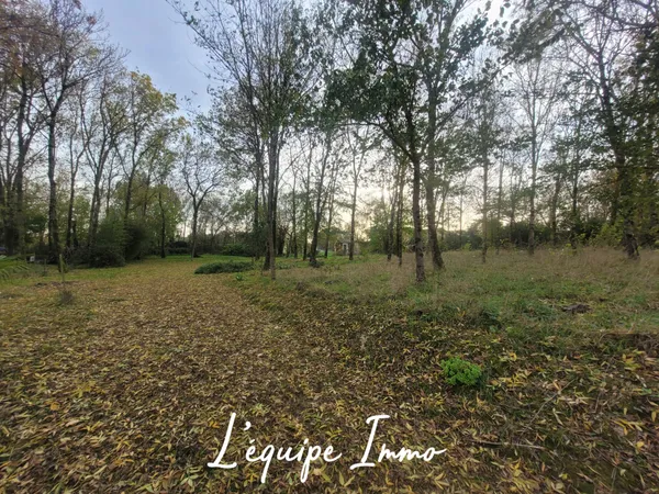 Terrain constructible de 2800 m2 viabilisé 