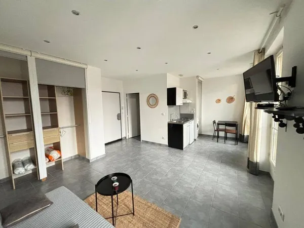 Studio 1 pièce 57 m² 