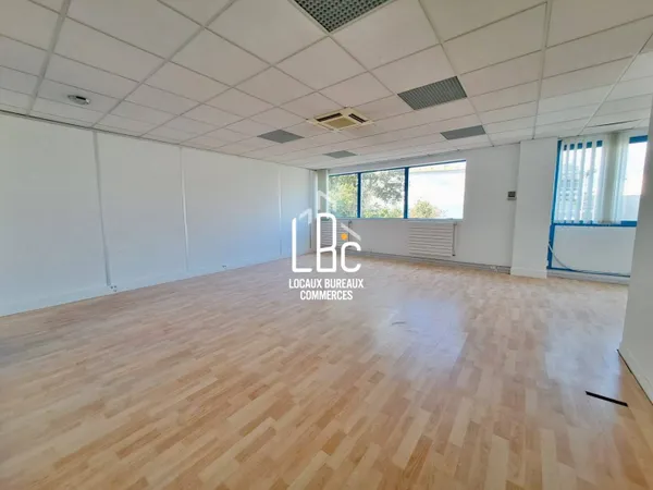 Bureaux 1370 m² 