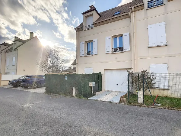 Ermont - Maison 4 pièces - 3 chambres - Garage - Gare de Gros Noyer . 