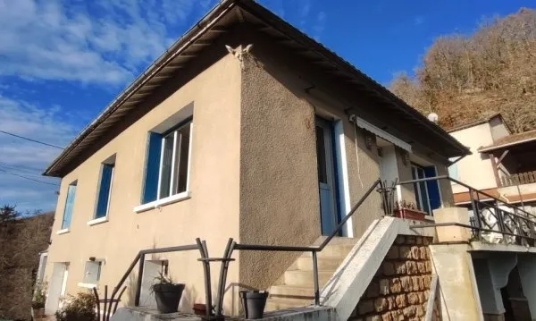 A 10 mn de Lalinde Jolie Maison de 80 mÂ² sh rÃ©novÃ©e composÃ©e, d'