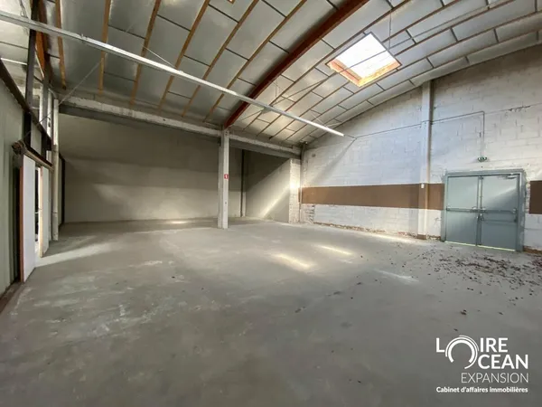 Local industriel 172 m² 