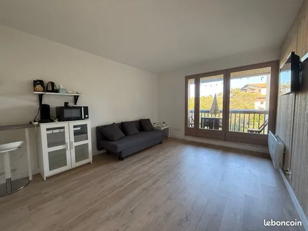 Studio 25m2 à louer à l'année - Penon 