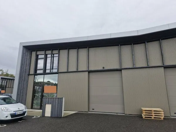 Local d'activité 353 m² 