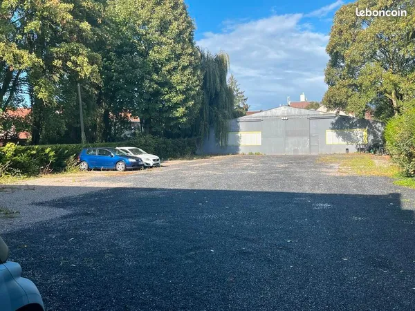 Local d'activité 600 m² 