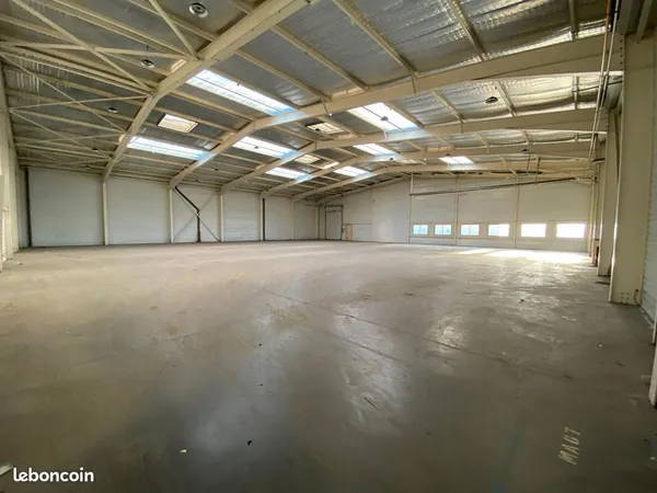 Local 8726 m² NANTES 