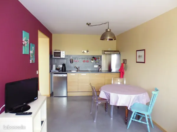 Studio meublé indépendant, parking 