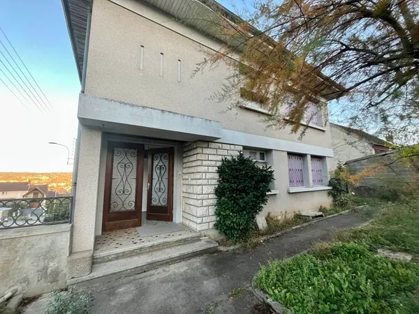 Maison traditionnelle 7 pièces 147 m² 