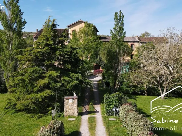 Propriété 22 pièces 750 m² 