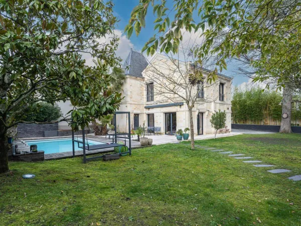 Maison 6 pièces 245 m² 