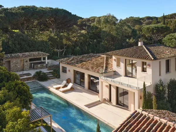 Villa neuve de prestige à deux pas des plages de Pampelonne et d 