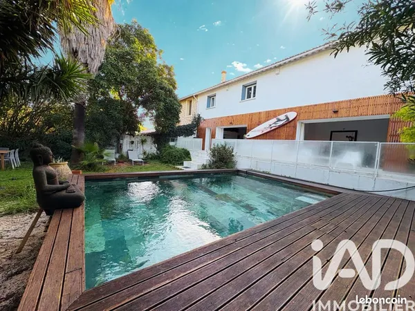 Mas 7 pièces 230 m² 