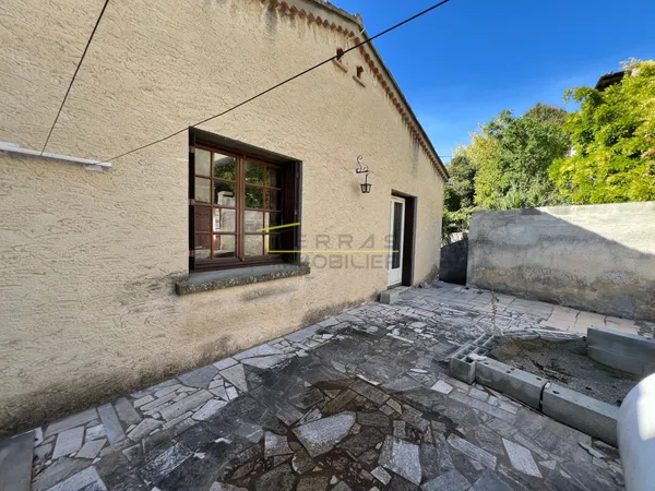 VISAN, Maison de village avec jardin. 