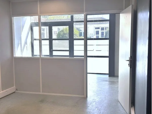 Entrepôt 144 m² 