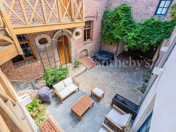 Maison 9 pièces 230 m² 