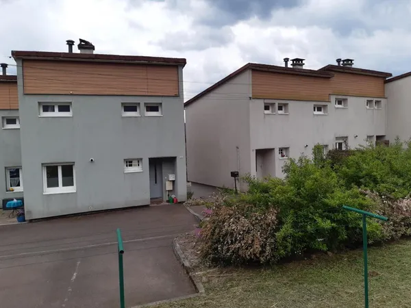 PAVILLON T3 AVEC JARDIN ET GARAGE 