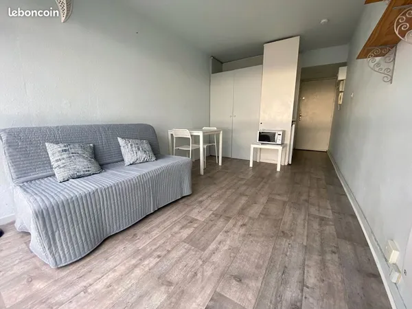 Studio 1 pièce 17 m² 