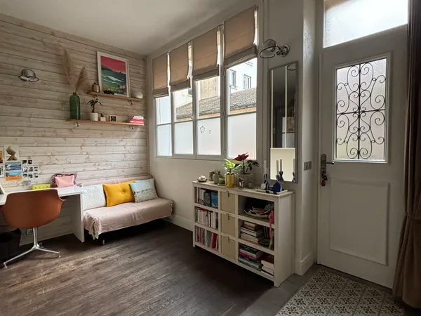 Vends adorable deux-pièces entièrement refait à neuf, à deux pas du parc Georges-Brassens 