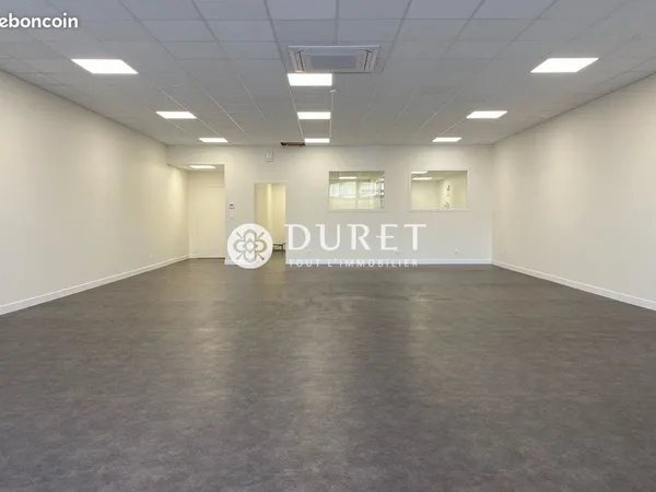 Local 146 m² Montaigu-Vendée 