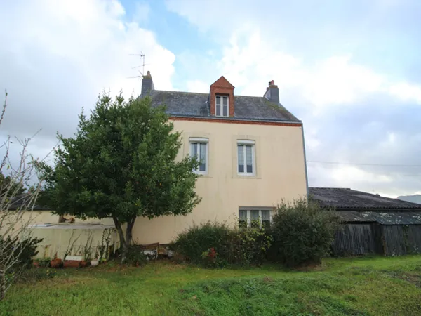 Maison à rénover 3 chambres garage et terrain à Saint Malo De Guersac 