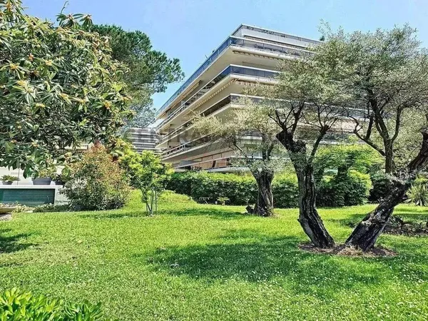 Studio 1 pièce 42 m² 