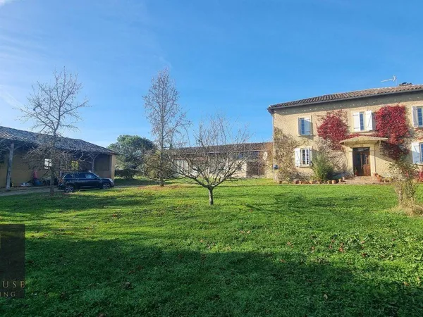 Villa 5 pièces 212 m² 