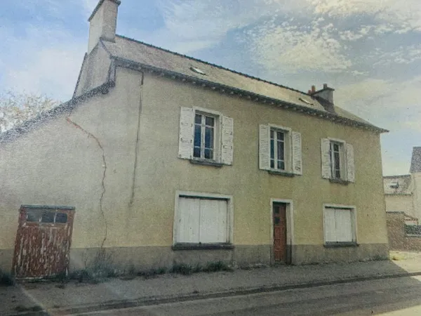 Maison à rénover avec terrain constructible au coeur de Saint-Méen-le-Grand** 