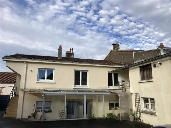 MAISON DIVISÉE EN 3 LOGEMENTS - BONNE RENTABILITÉ 
