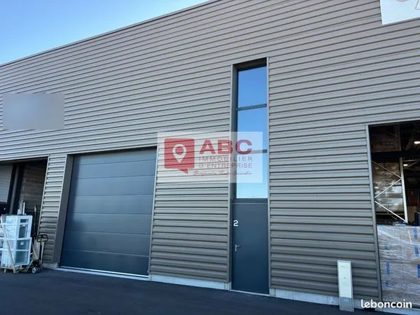 Local d'activité 246 m² 