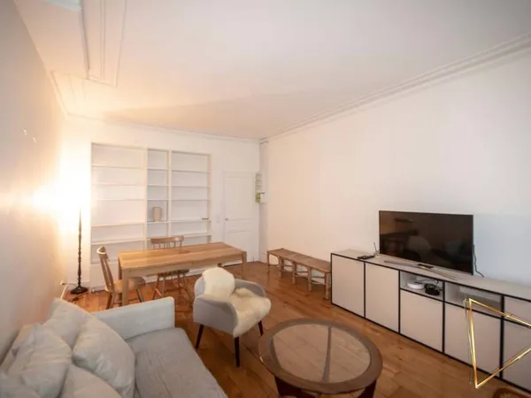 T3 a Paris 9 (location résidence secondaire) 