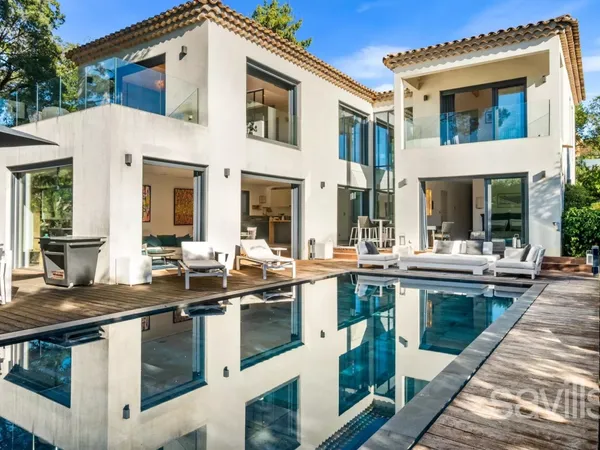 Villa contemporaine dans un secteur prisé proche plages 