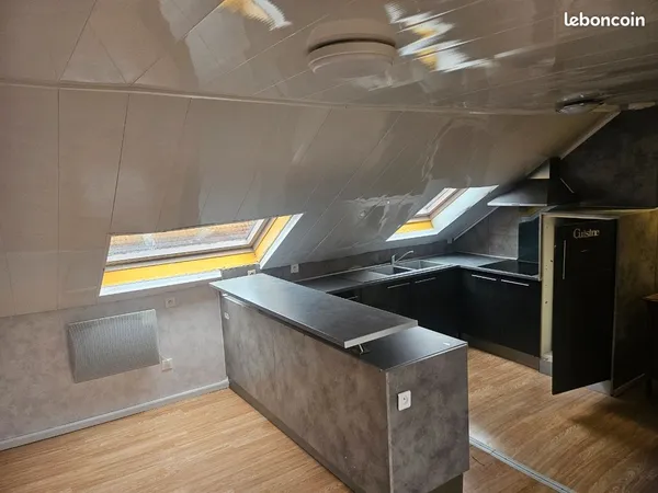 Appartement mansardé non meublé 