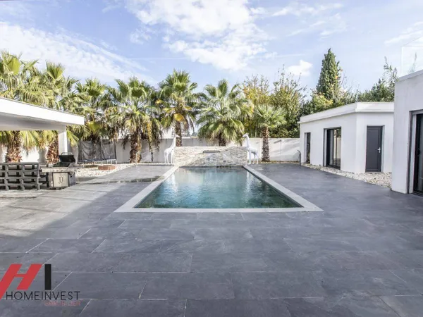 Villa 5 pièces 300 m² 